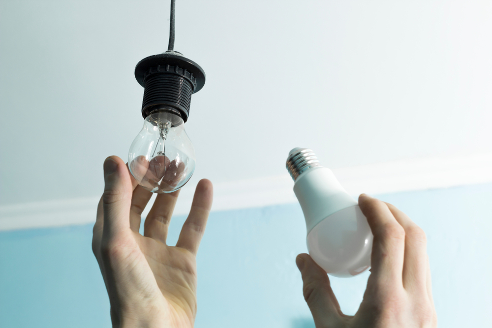 TRUCOS PARA AHORRAR EN LUZ EN TU HOGAR U OFICINA TRUCOS PARA AHORRAR EN LUZ EN TU HOGAR U OFICINA
