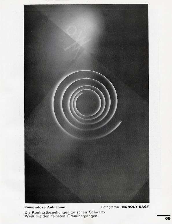 Kameralose Aufnahme. Die Kontrastbeziehungen zwischen Schwarz-Weiß mit den feinsten Grauübergängen. Fotogramm: Moholy-Nagy Kameralose Aufnahme. Die Kontrastbeziehungen zwischen Schwarz-Weiß mit den feinsten Grauübergängen. Fotogramm: Moholy-Nagy