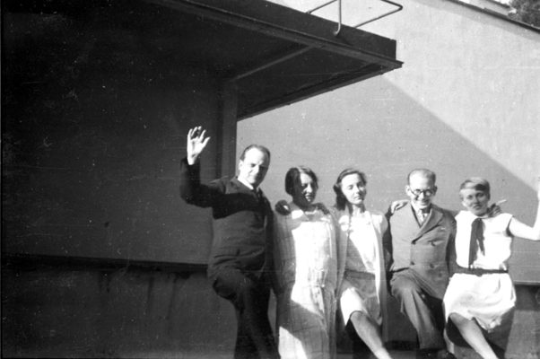 Karla Grosch, Sportschule S. Deutsch, Berlin, 1928, Fotograf: unbekannt. © Zentrum Paul Klee, Bern Karla Grosch, Sportschule S. Deutsch, Berlin, 1928, Fotograf: unbekannt. © Zentrum Paul Klee, Bern