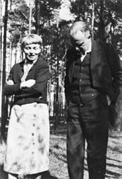 Karla Grosch, Sportschule S. Deutsch, Berlin, 1928, Fotograf: unbekannt. © Zentrum Paul Klee, Bern Karla Grosch, Sportschule S. Deutsch, Berlin, 1928, Fotograf: unbekannt. © Zentrum Paul Klee, Bern