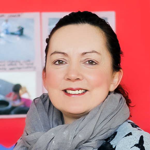 Mrs Alison Janik