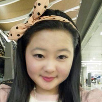 Shanghai Tour Guide - Elaine