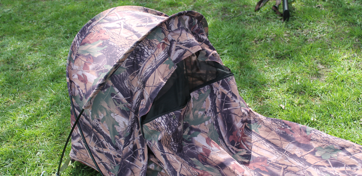 Sniperhide comes complete with rear mesh ventilation/observation panel in the material. This keeps the hide cool and allows for rear observation on the shoot.