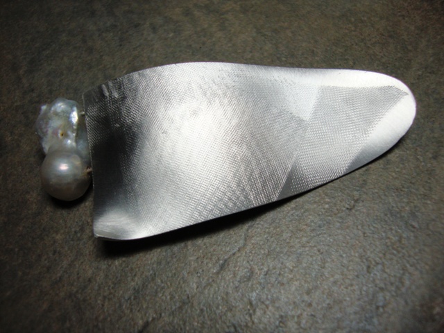 Brooch by Elisabeth Soppelsa - Sterling Silver and Pearl