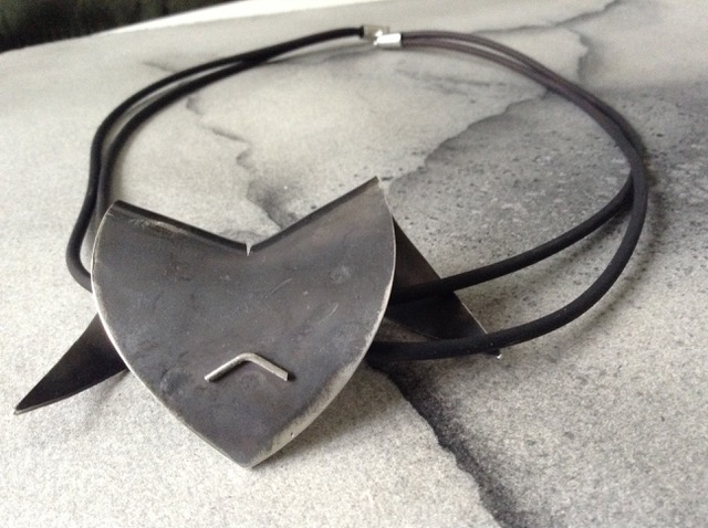 Neck jewellery by Elisabeth Soppelsa - Sterling Silver & Rubber
