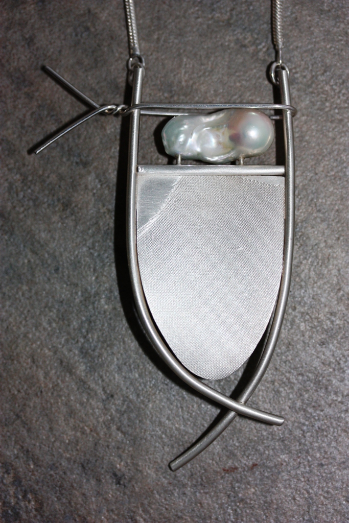 Neck jewellery by Elisabeth Soppelsa - Sterling Silver and Pearl