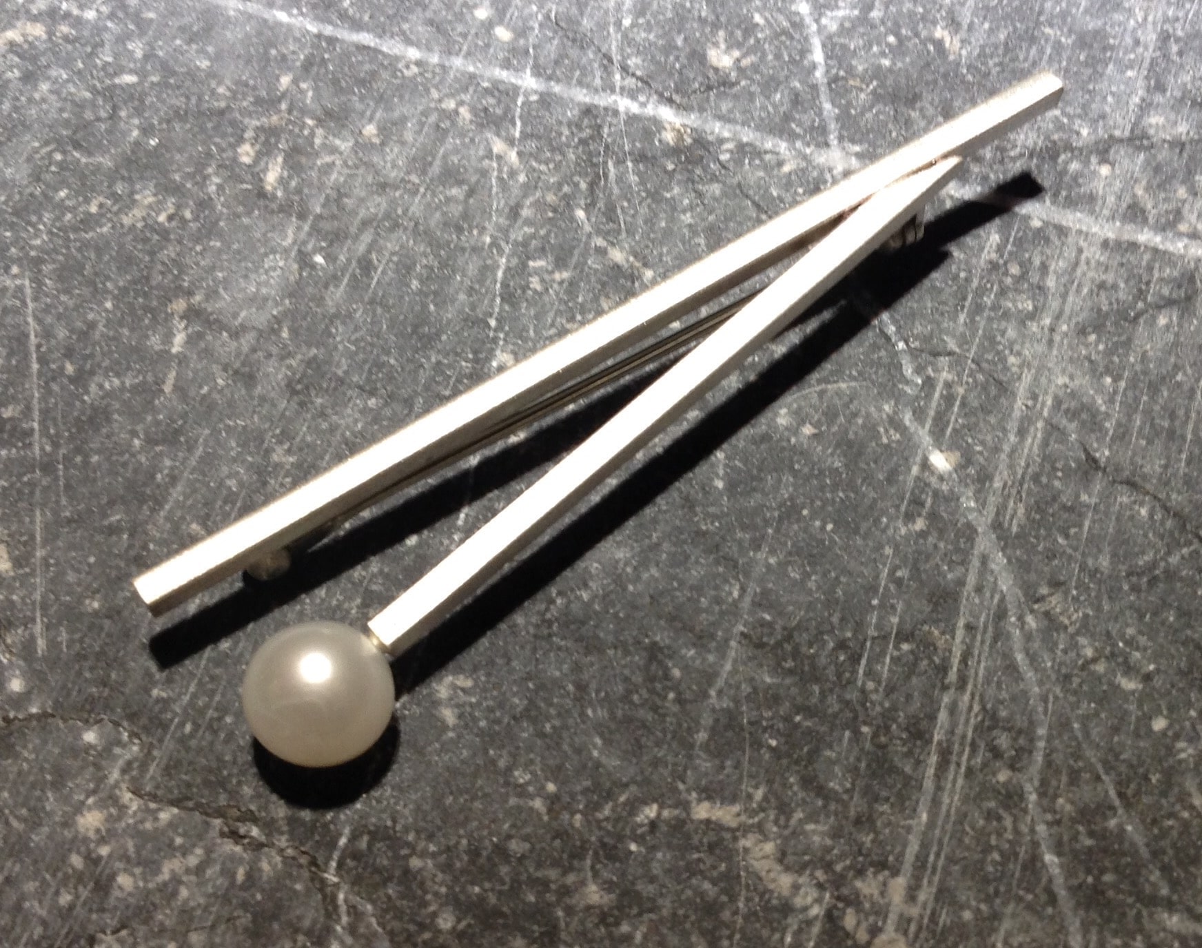 Brooch by Elisabeth Soppelsa - Sterling Silver and Pearl