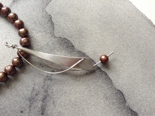 Neck jewellery by Elisabeth Soppelsa - Sterling Silver & Pearls