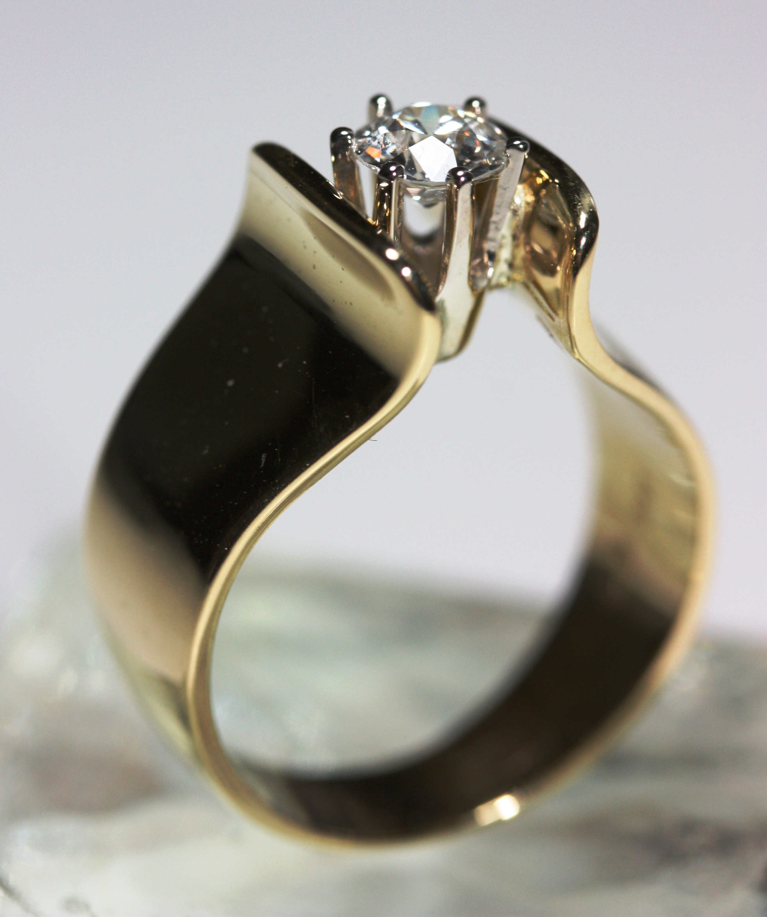Ring by Elisabeth Soppelsa - Ring 18 K Gold and DIamond