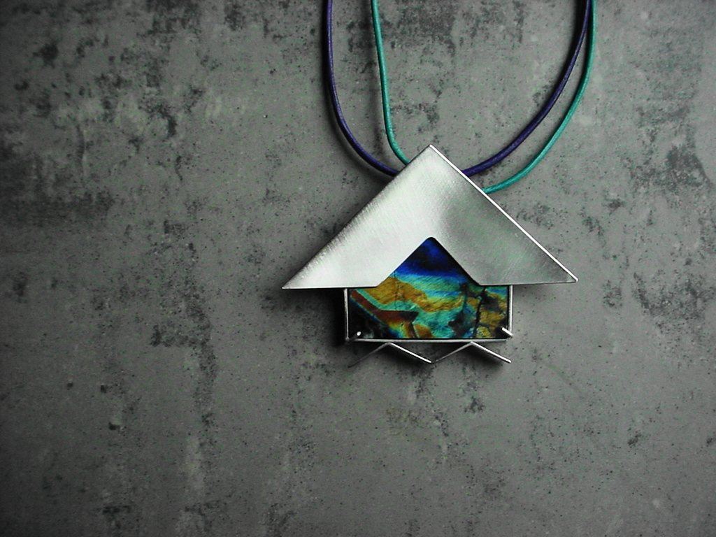 Neck jewellery by Elisabeth Soppelsa - Sterling Silver, Shell and Leather