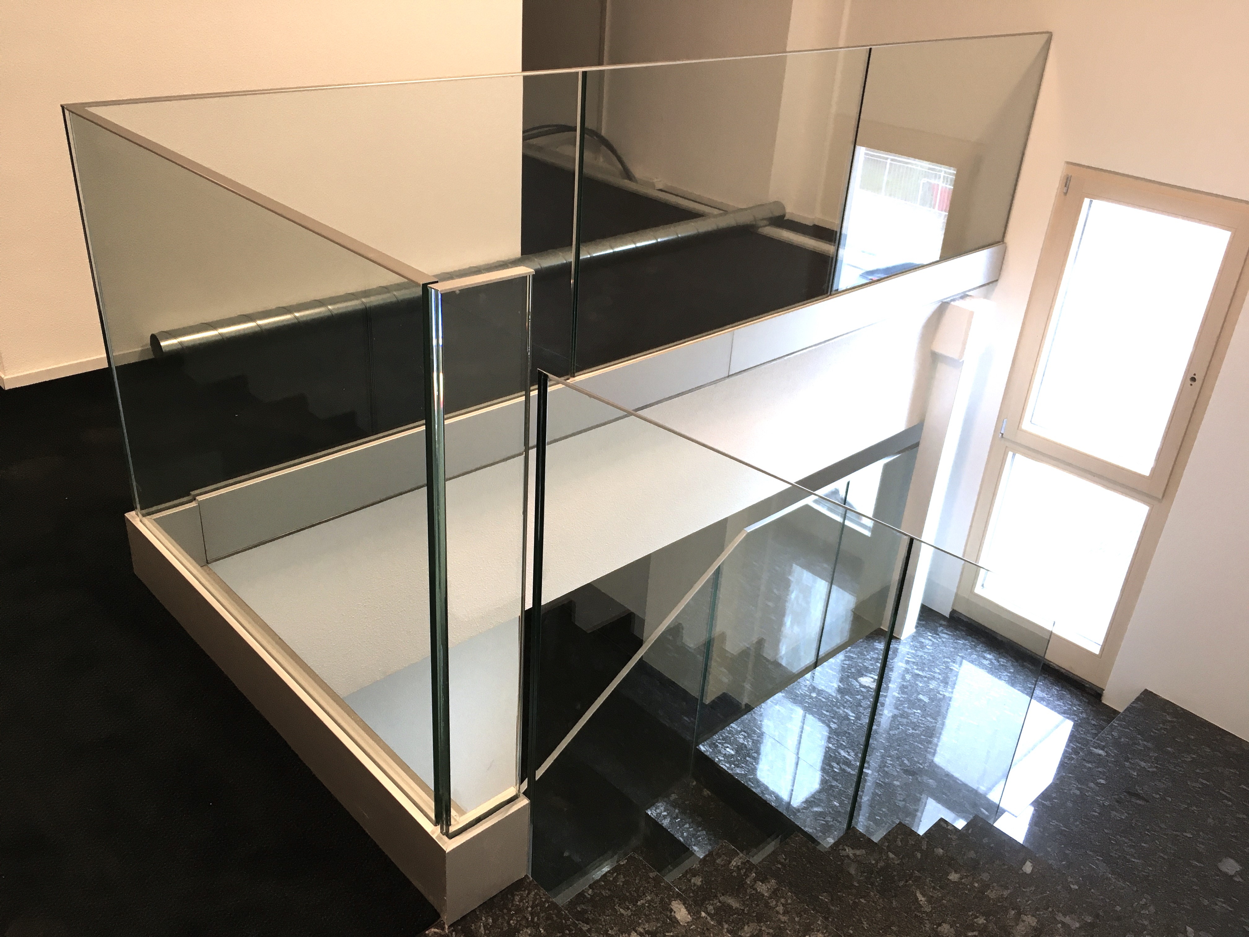 Ganzglas Geländer MFH Winterthur