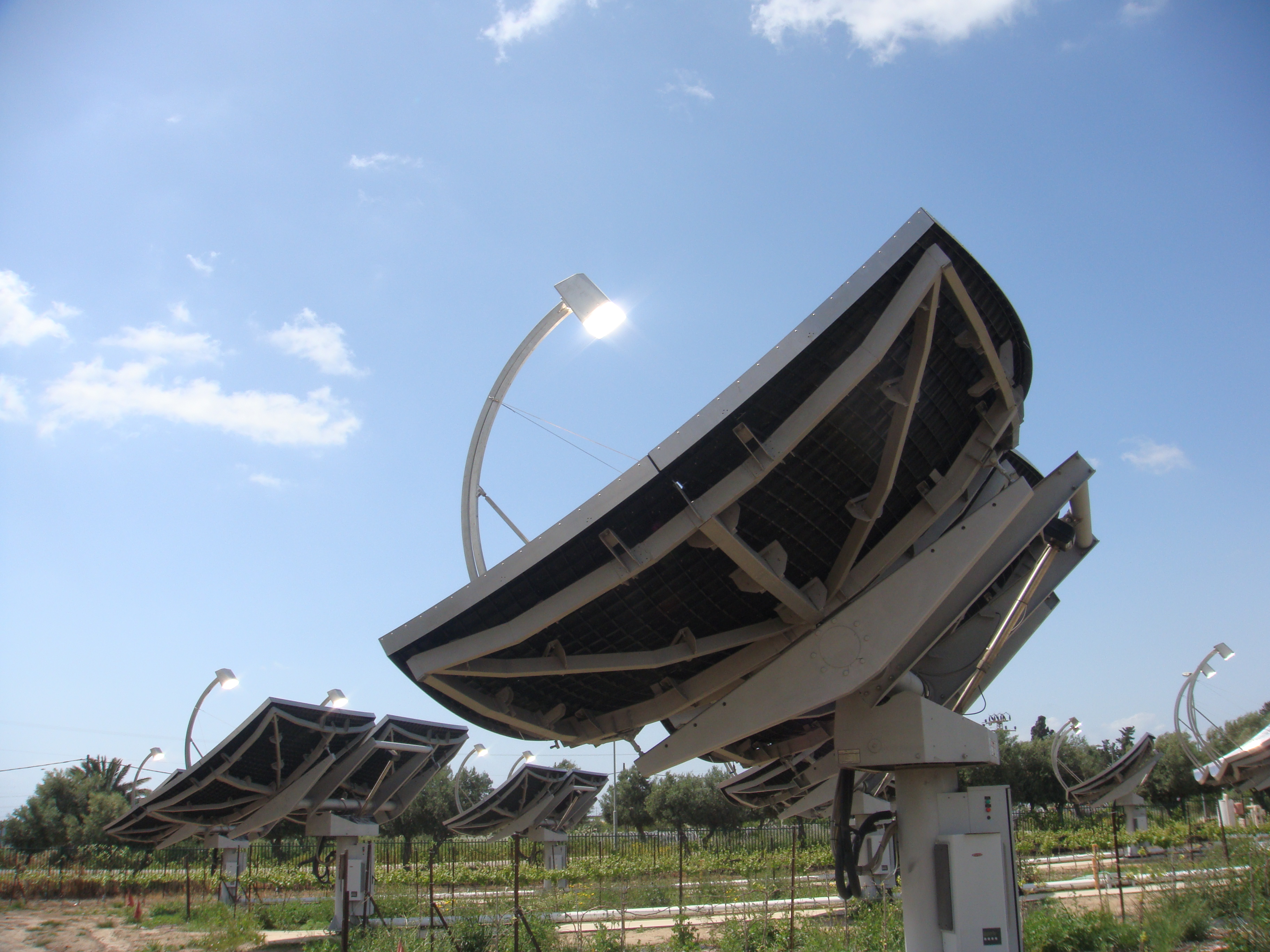 עוקב שמש בדיוק 0.05 מעלות