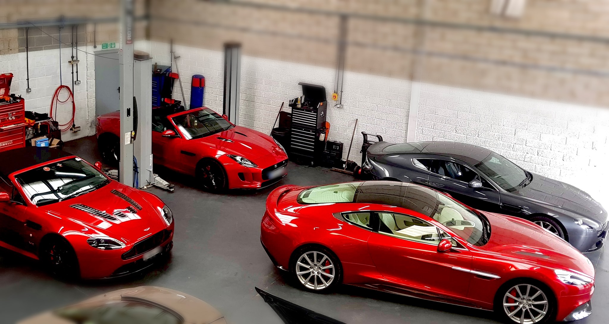 INDEPENDENT    ASTON MARTIN & JAGUAR  SPECIALIST SOUTH WEST