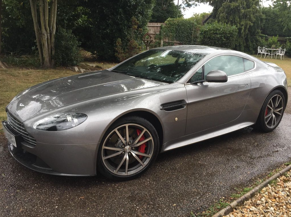 Aston Martin V8 Vantage 2