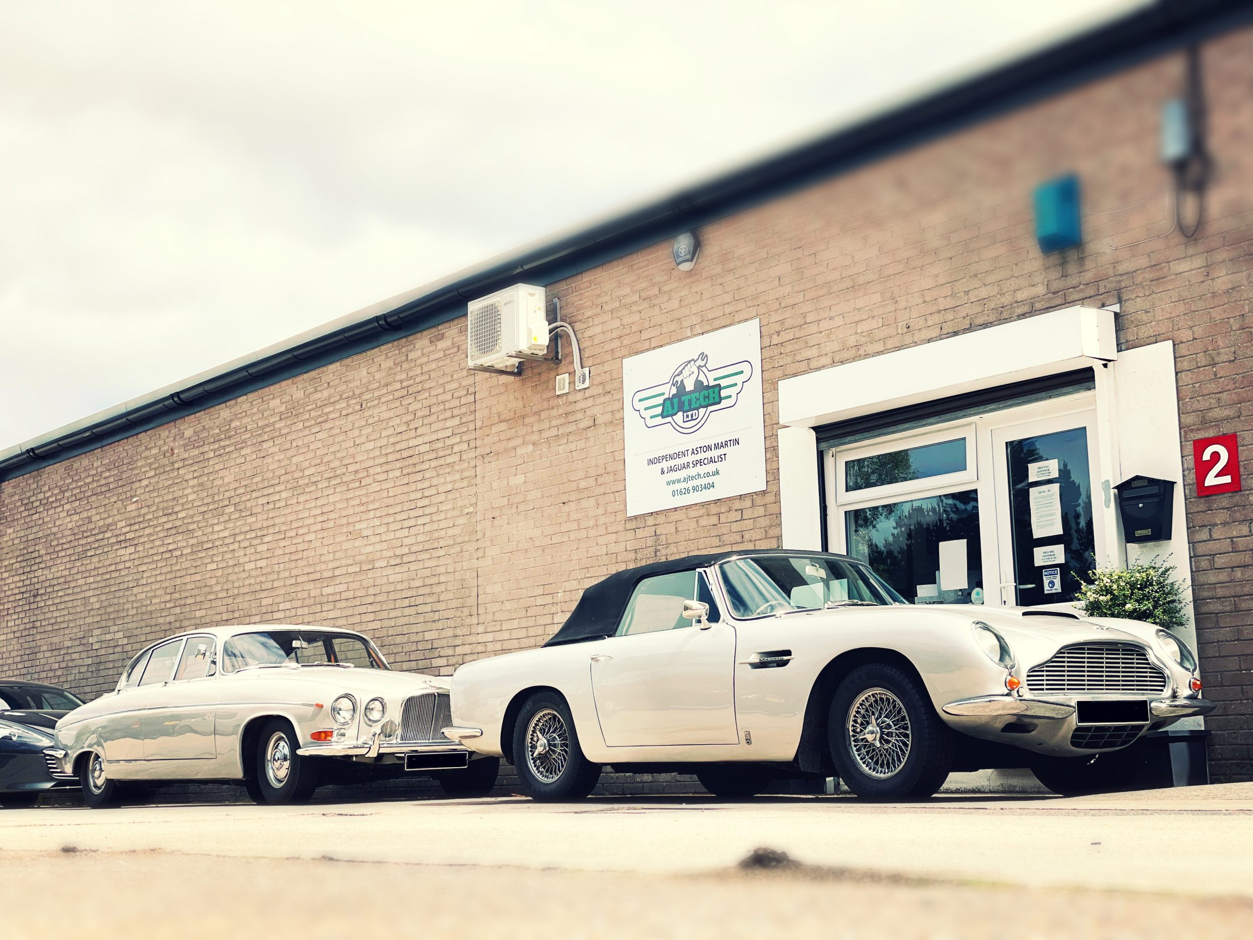 INDEPENDENT    ASTON MARTIN & JAGUAR  SPECIALIST SOUTH WEST