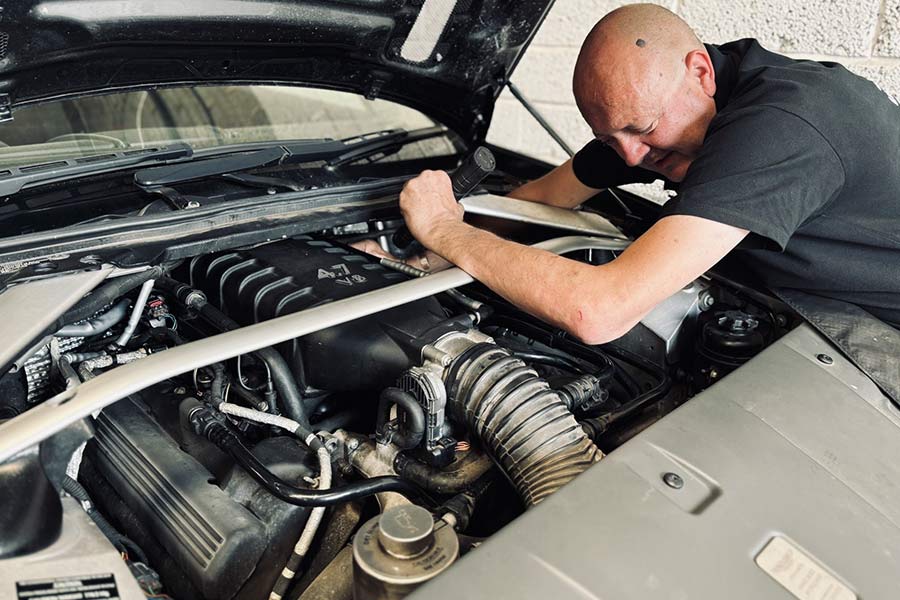 CHRIS – WORKSHOP MANAGER/SENIOR PRESTIGE VEHICLE TECHNICIAN