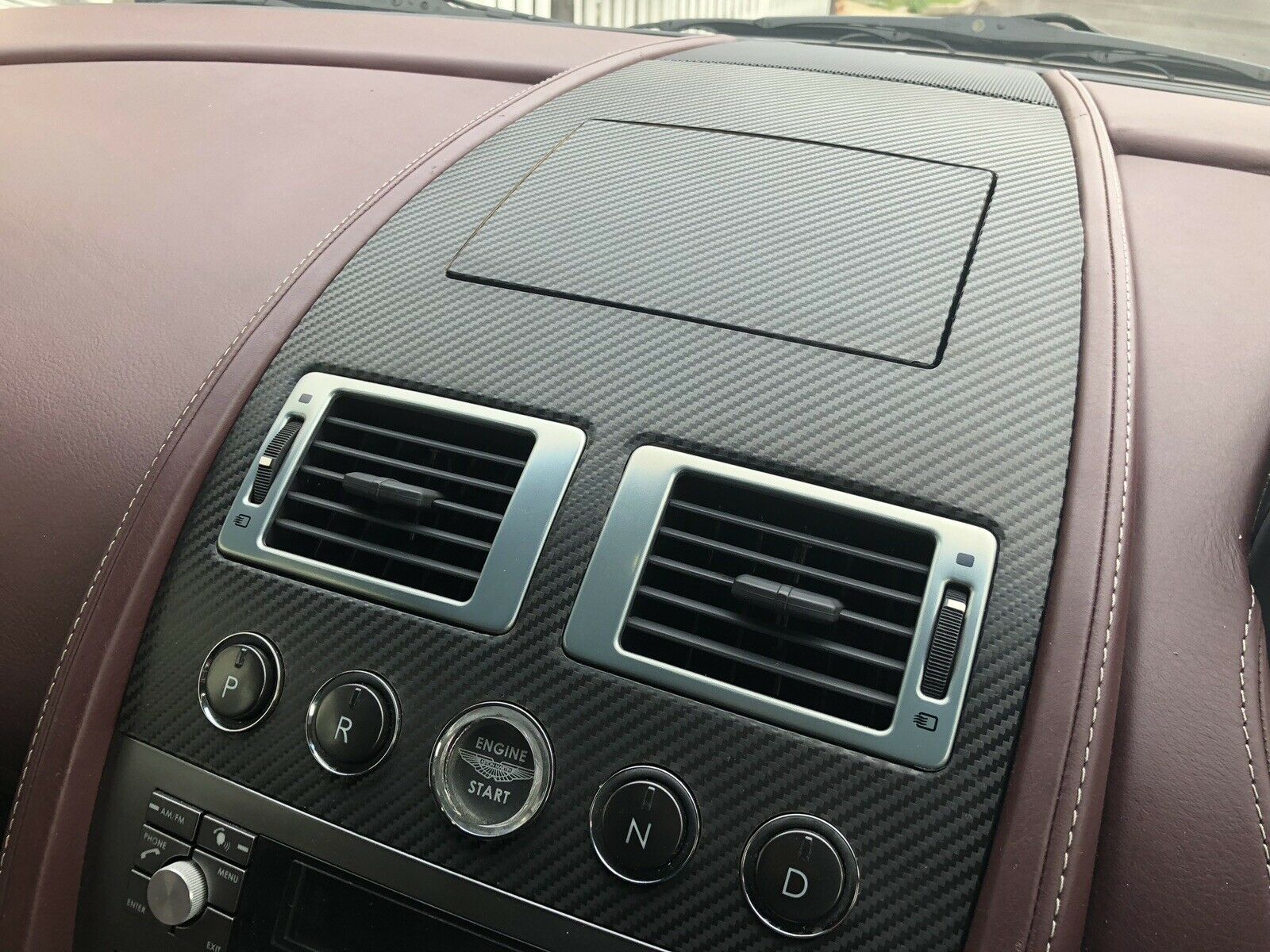 Aston Martin DB9 Dash