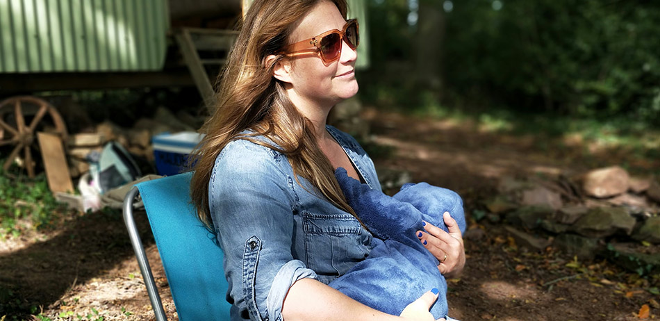Looking after your back while breastfeeding