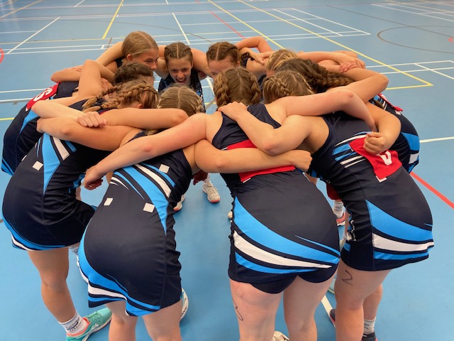 U14's team huddle