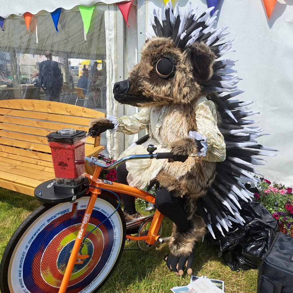 Circus Performers out and about — photo 3