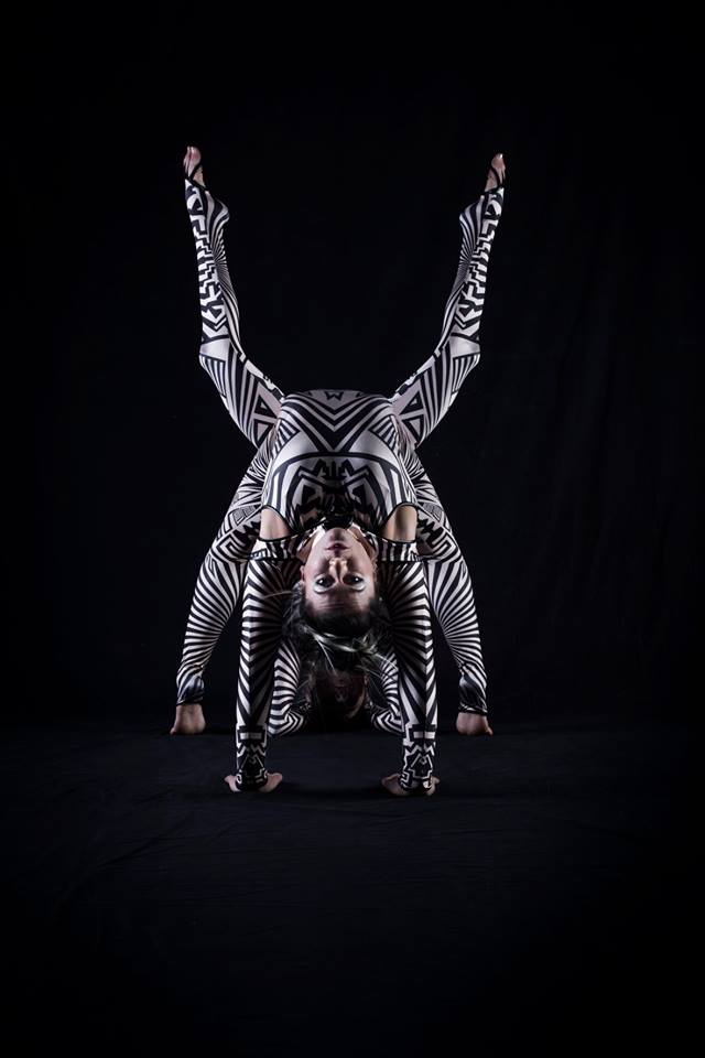 Acrobalance Show