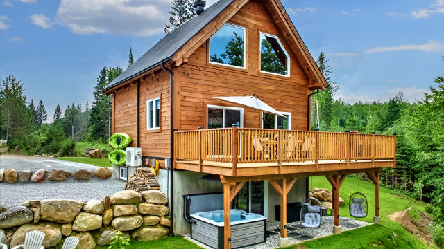 Entire home in Saint-Zénon, QC | WeChalet