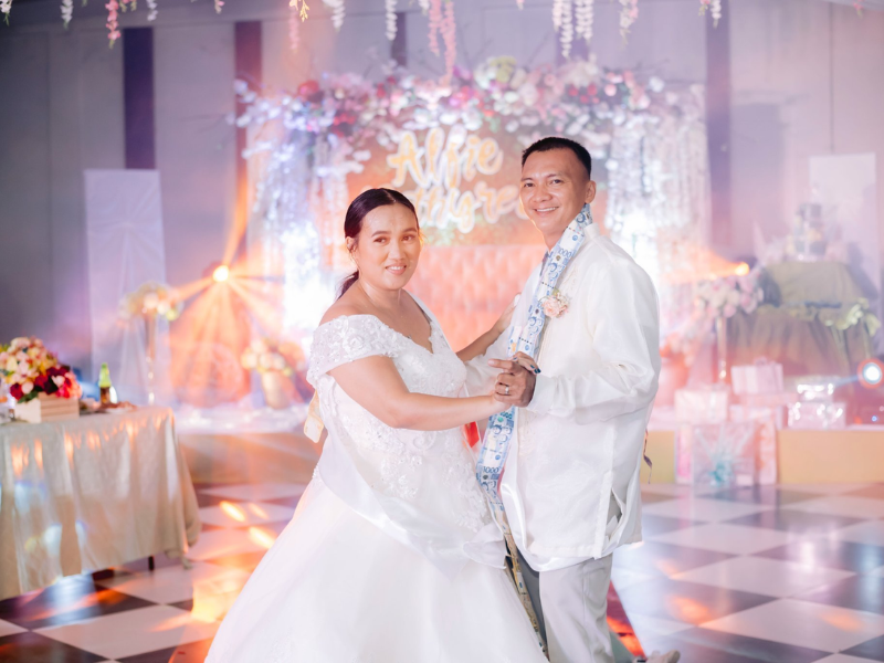 Model wearing plain black basic tee.