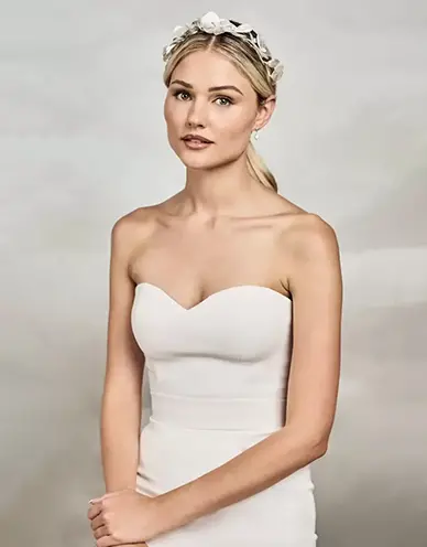Un mannequin portant un Serre-Tête de Mariée.