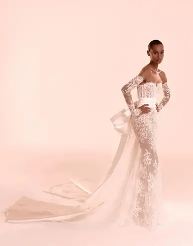 Un mannequin portant une robe de mariée de Zuhair Murad.