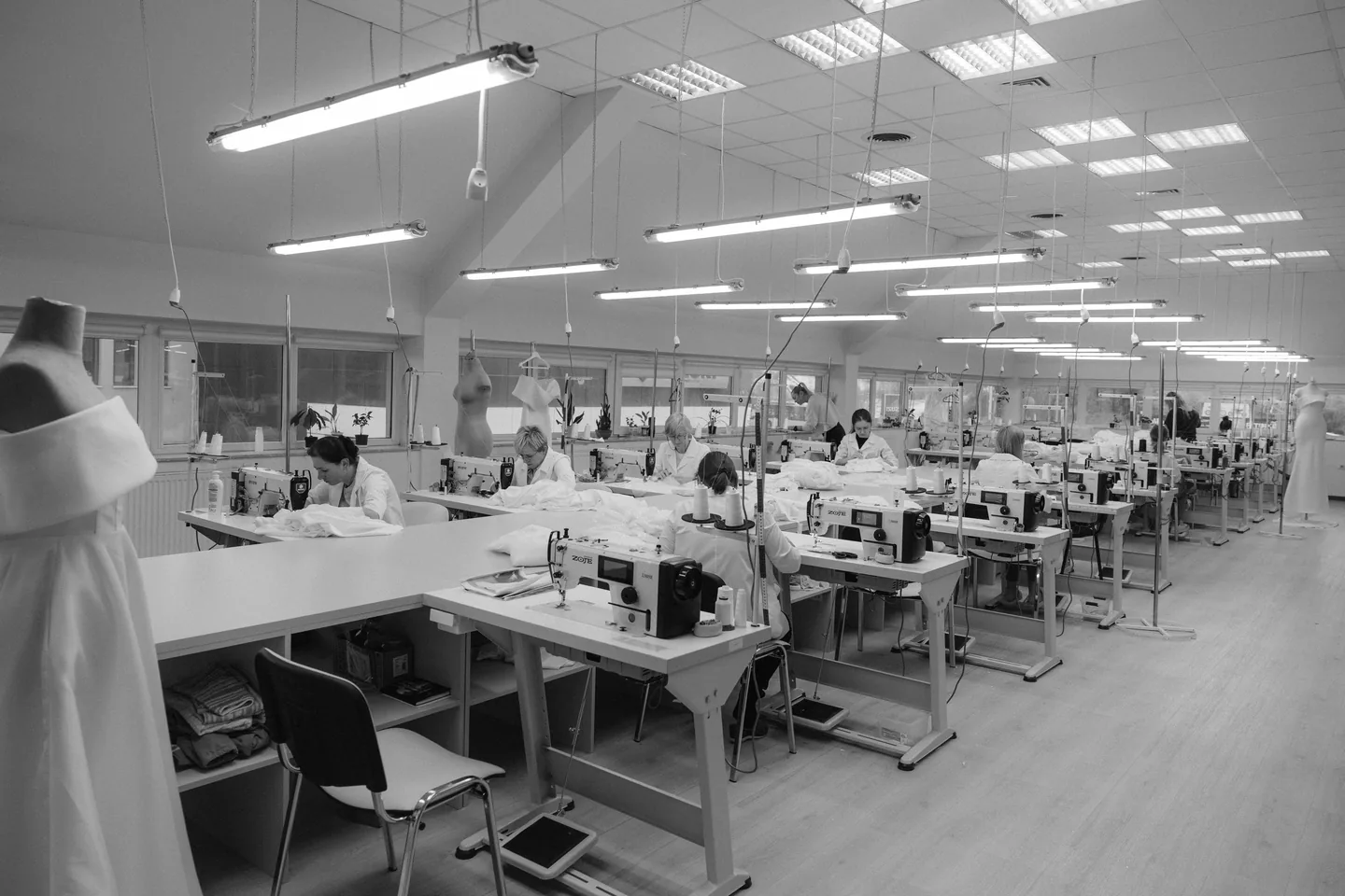 Vue d’ensemble de l’atelier de confection WONÁ en Ukraine.
