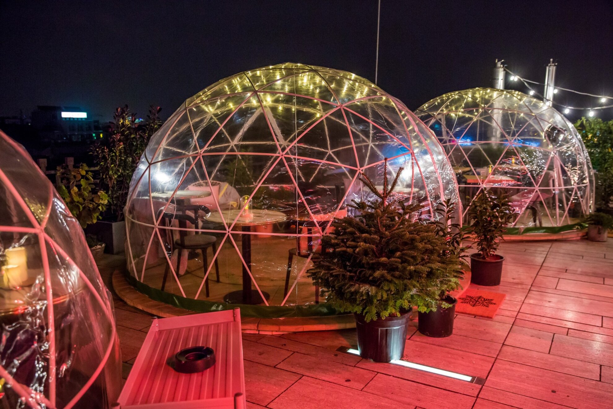 An Igloo With A View 360 Bar Opens For Halloween