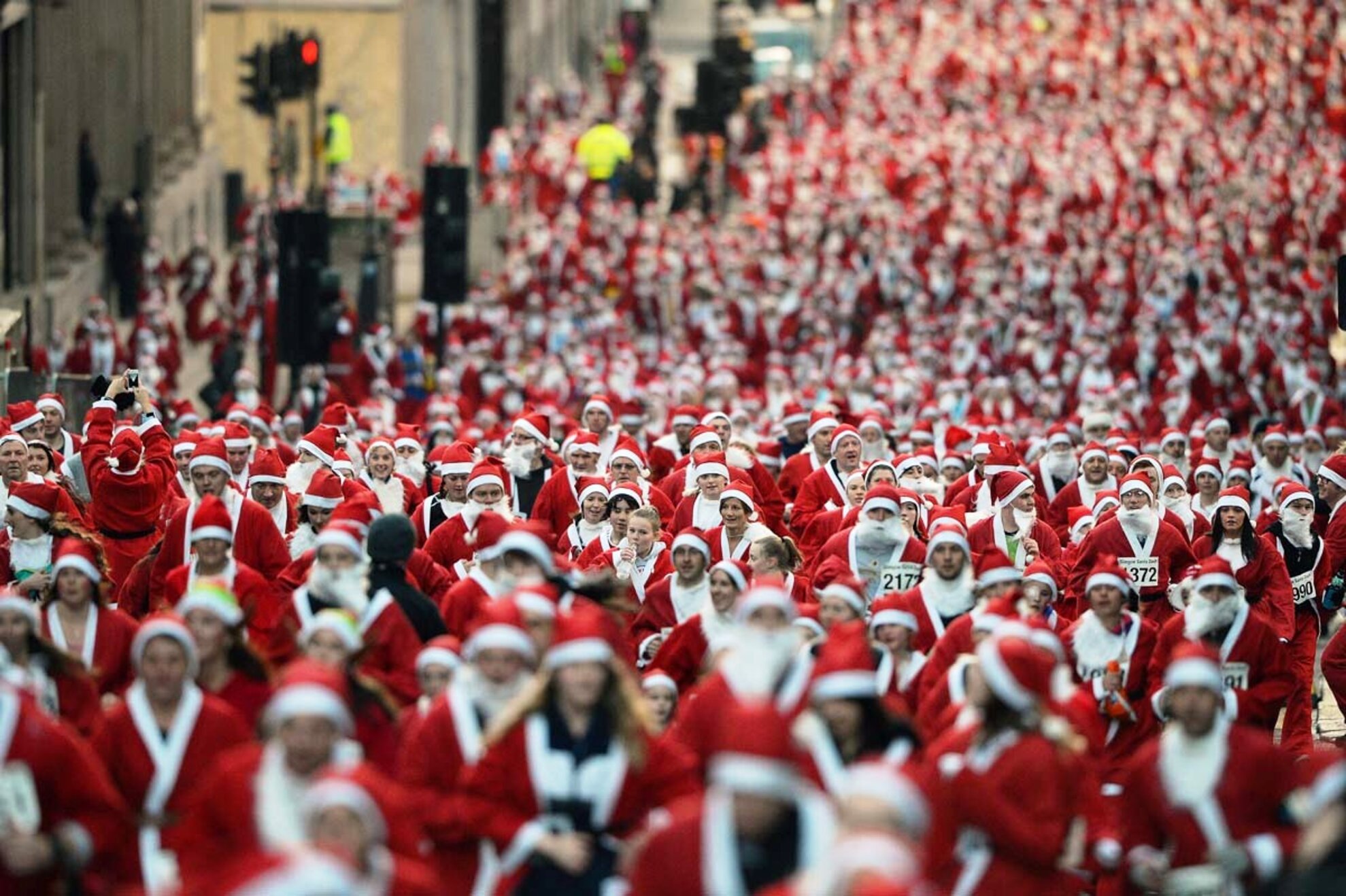 New santa. Рождество в новой Зеландии. Новый год в новой Зеландии. Парад Санта Клаусов в новой Зеландии. Рождество в Австралии парад.