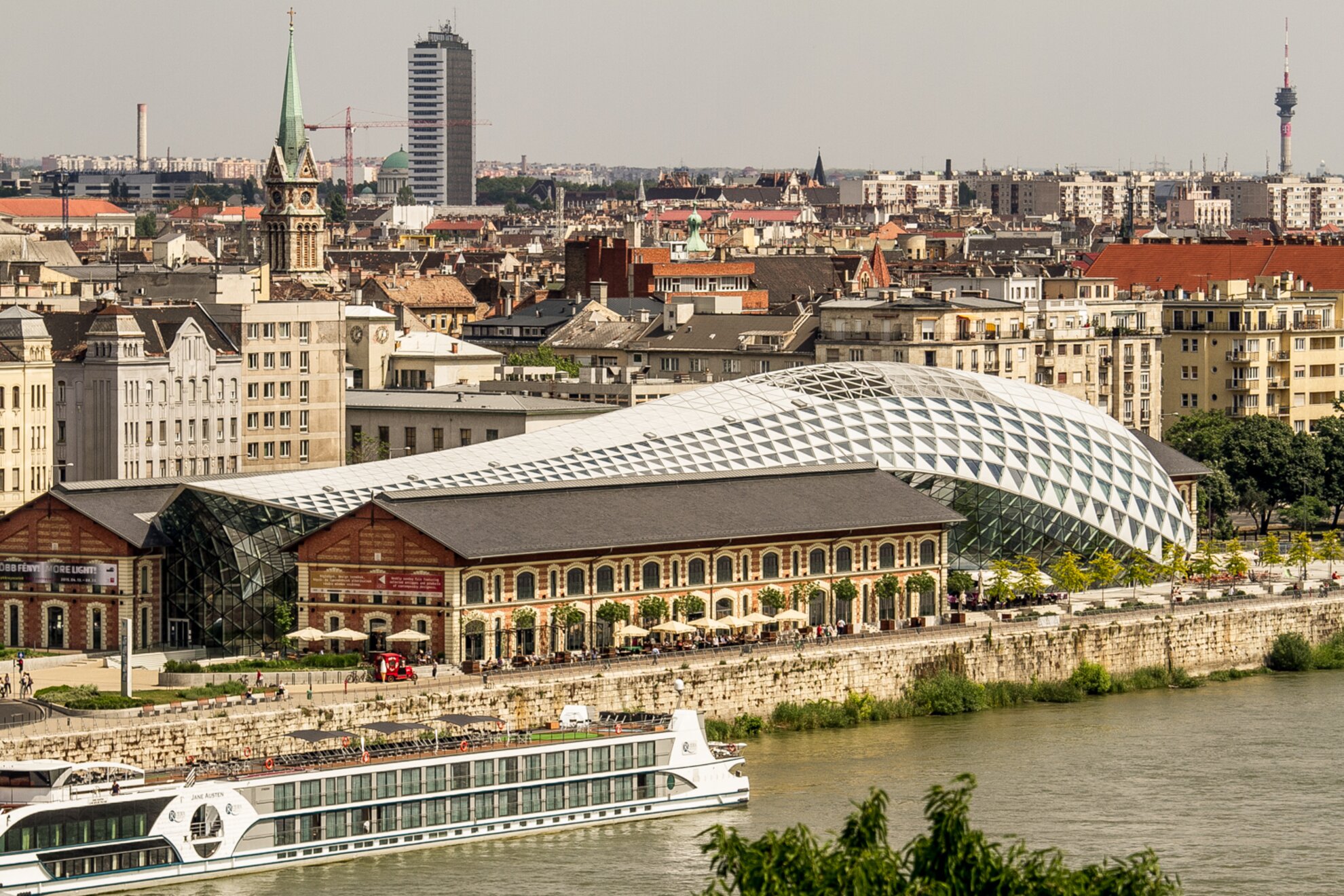 5 contemporary buildings in Budapest created by foreign architects