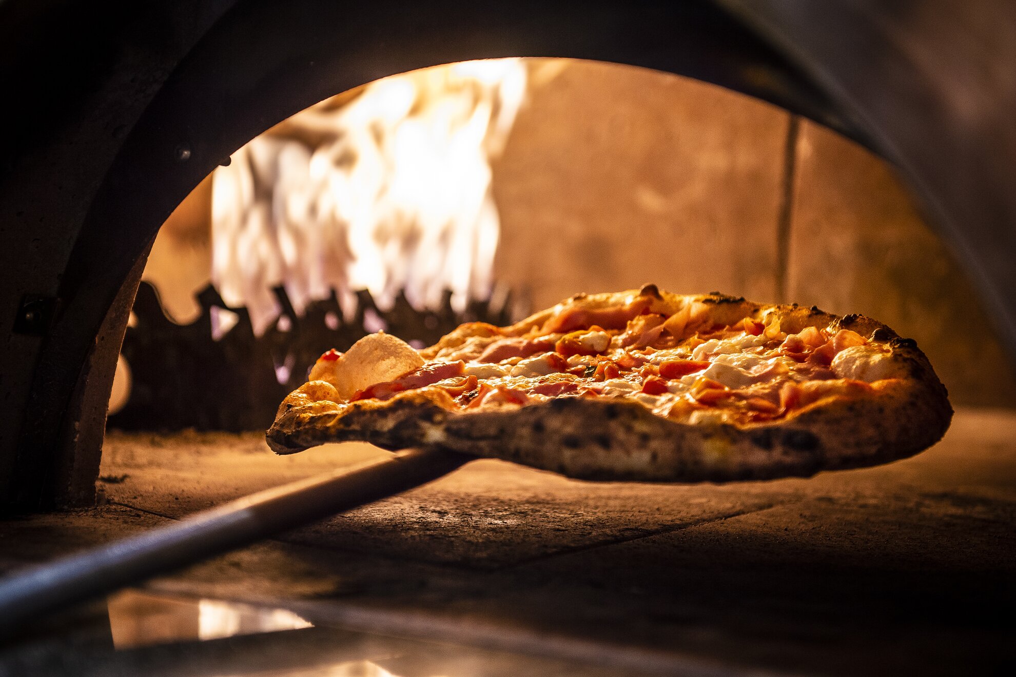 From Naples with love – Donna Mamma fires up authentic pizzas in Budapest