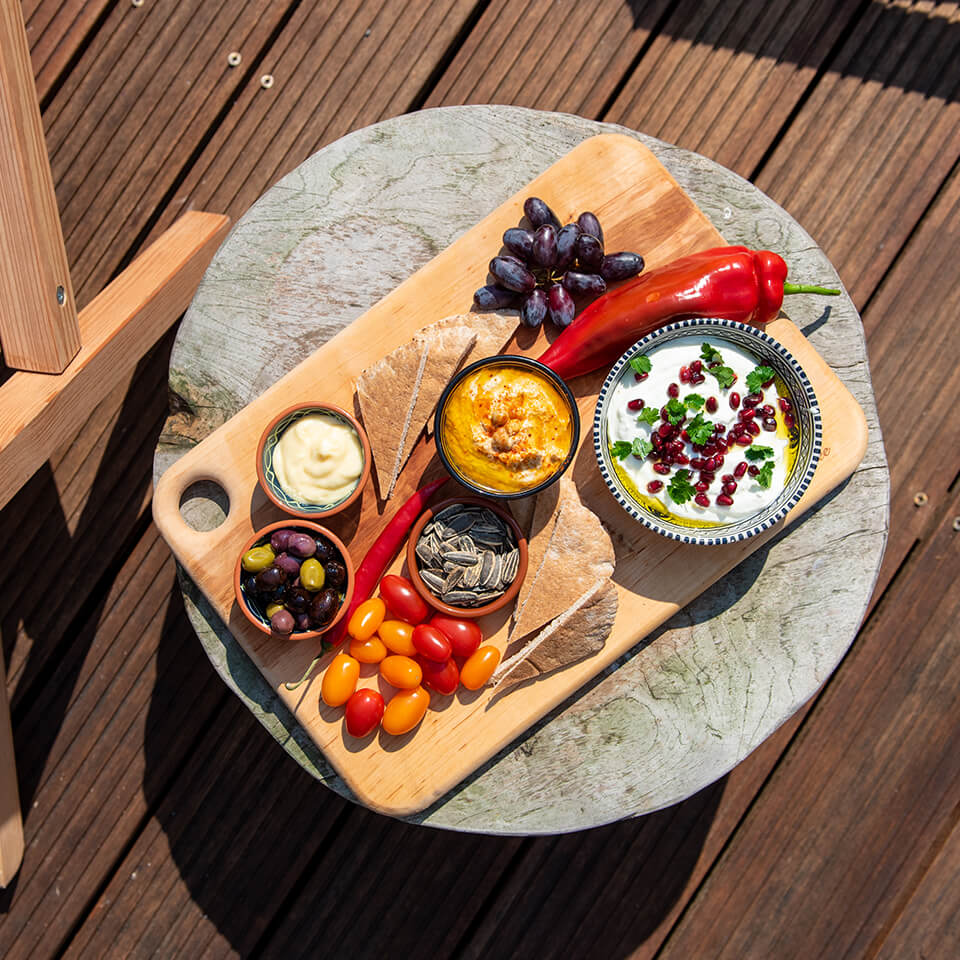 Cuttingboard-serving-appetizers-Weltevree