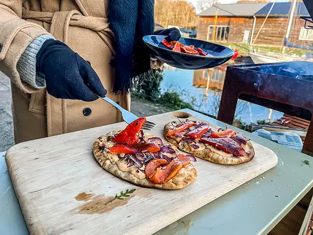 Weltevree-naan-brot-garnieren