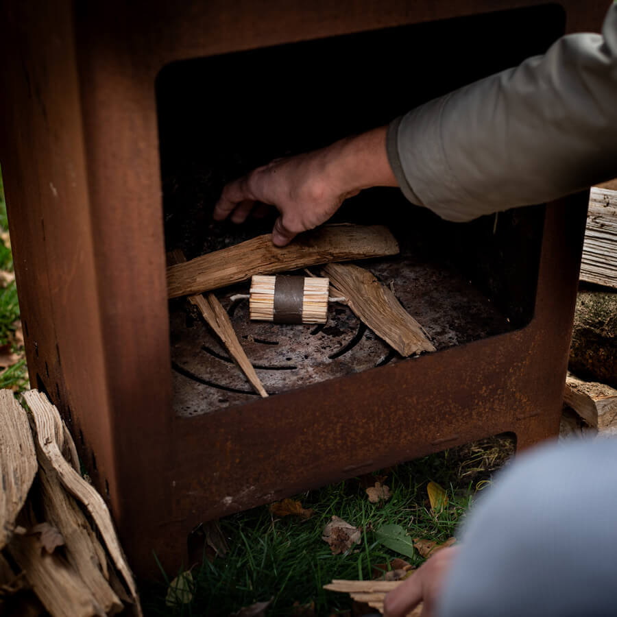 Weltevree-outdooroven-hout-brandend-klumet