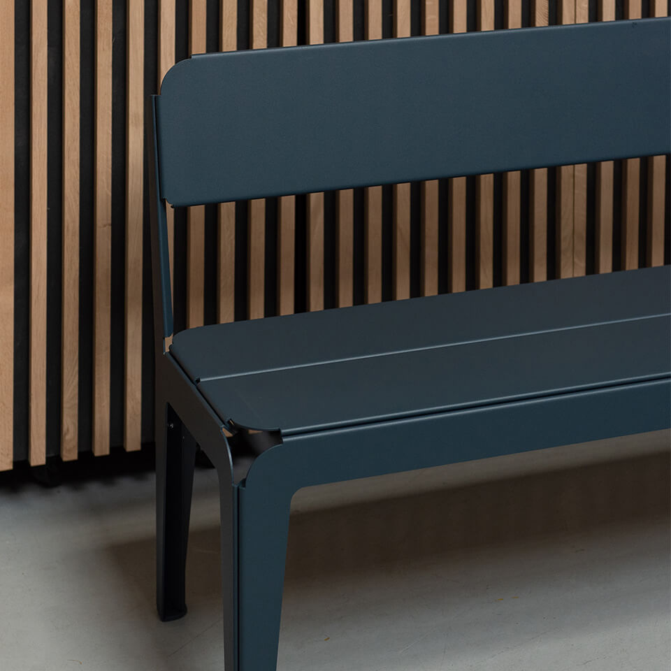 Weltevree-backrest-bench-blue