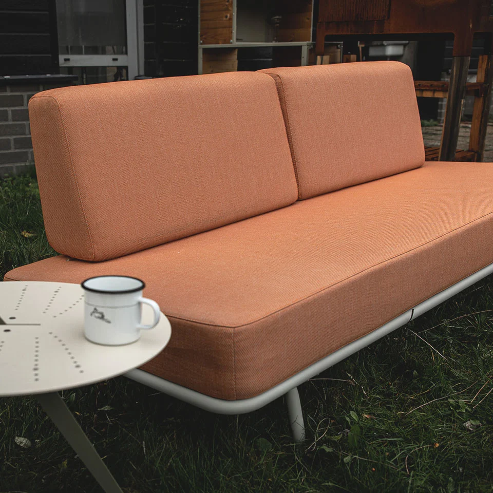 Weltevree-sofabed-orange-sundial-table