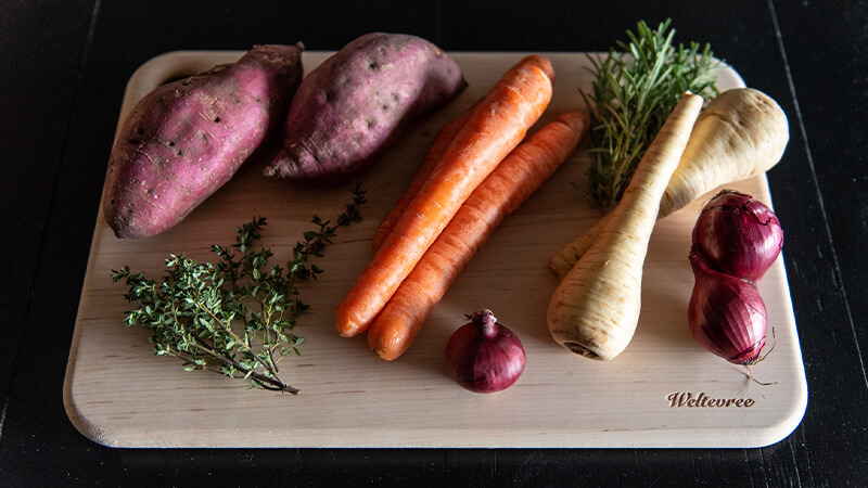 local-vegetables-cutting-board-Weltevree