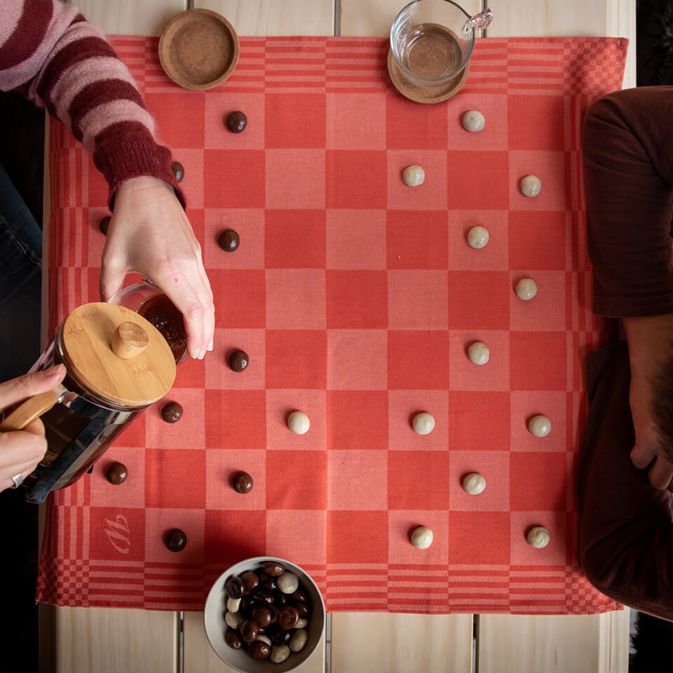 Weltevree-tea-towel-rot-damespiel