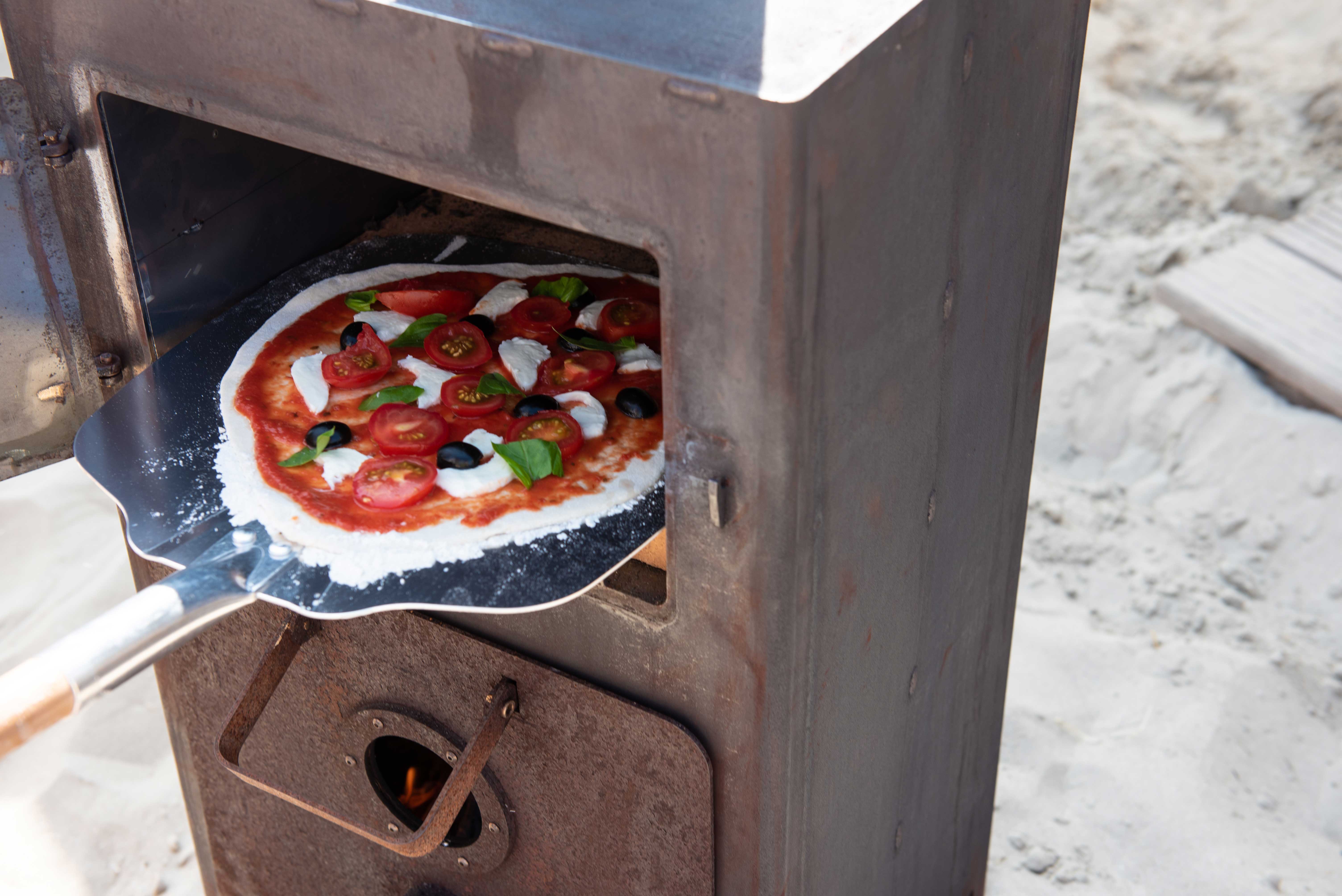 Outdooroven-pizza-bakken-pizzaschep