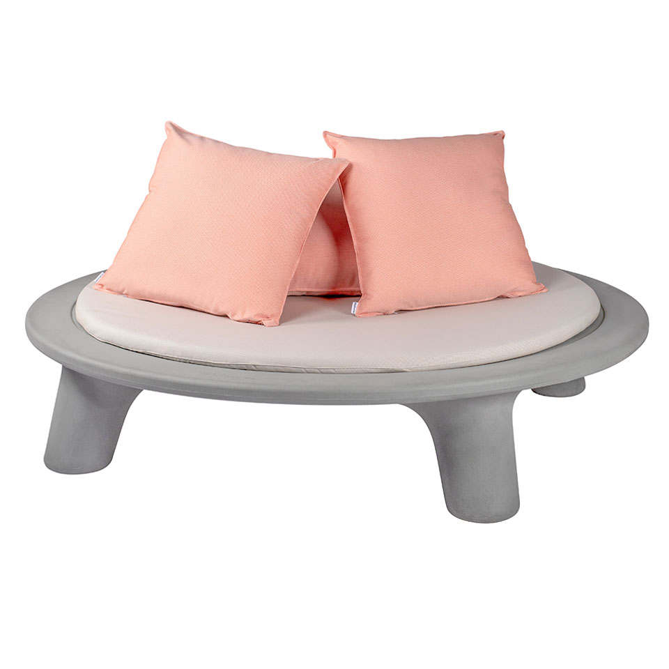 Weltevree-flying-dishman-orange-pillowset-studio