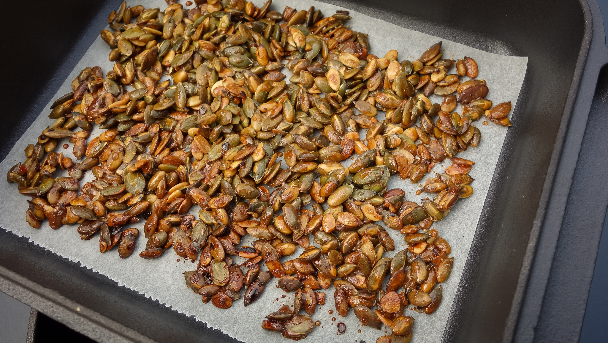 pumpkin-seeds-roasted-baking-plate-Weltevree