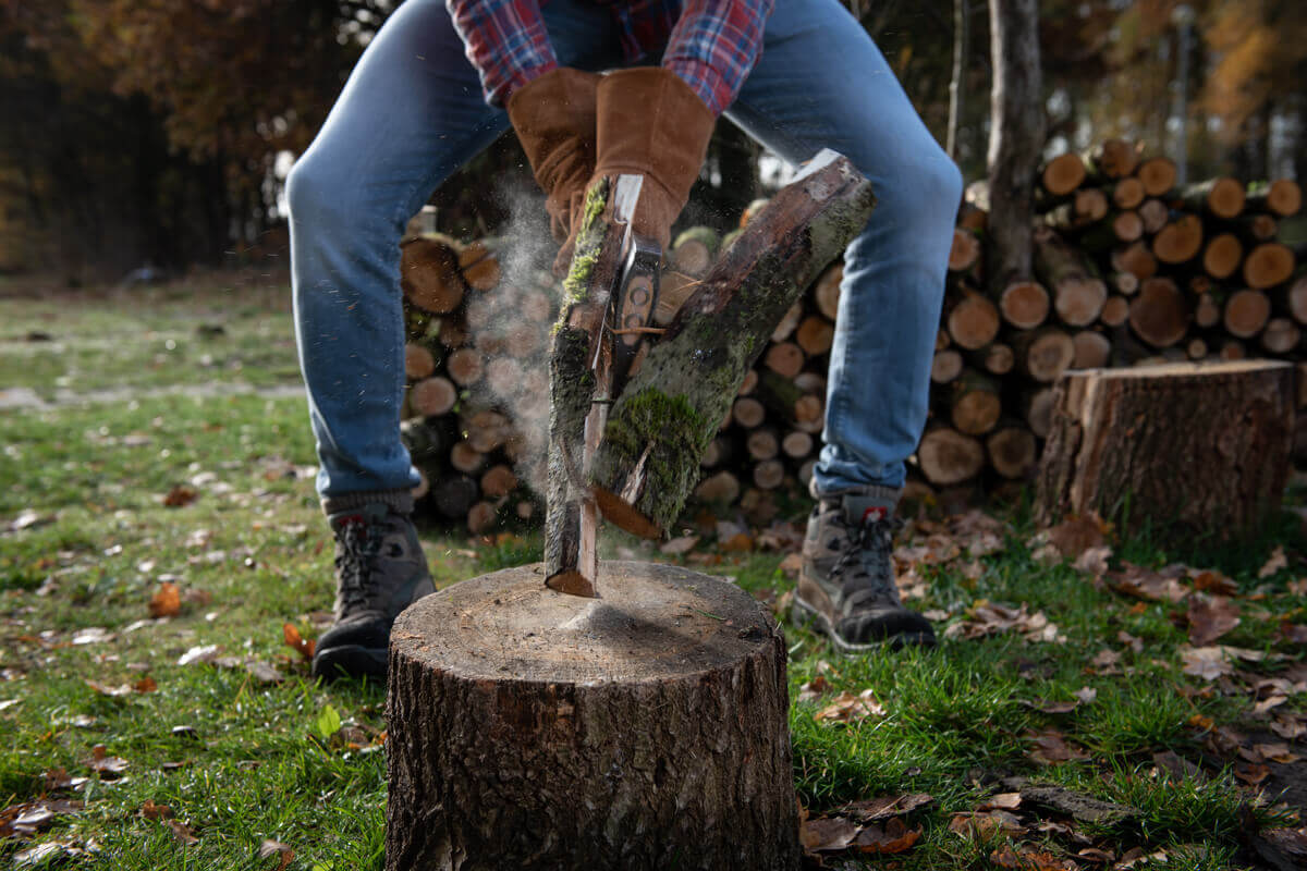 Weltevree-kloofbijl-hout-hakken