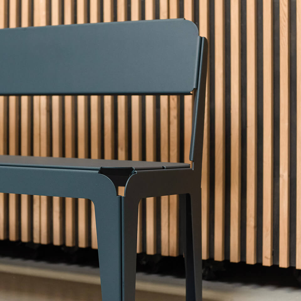 Weltevree-bended-bench-with-backrest-greu-blue-details