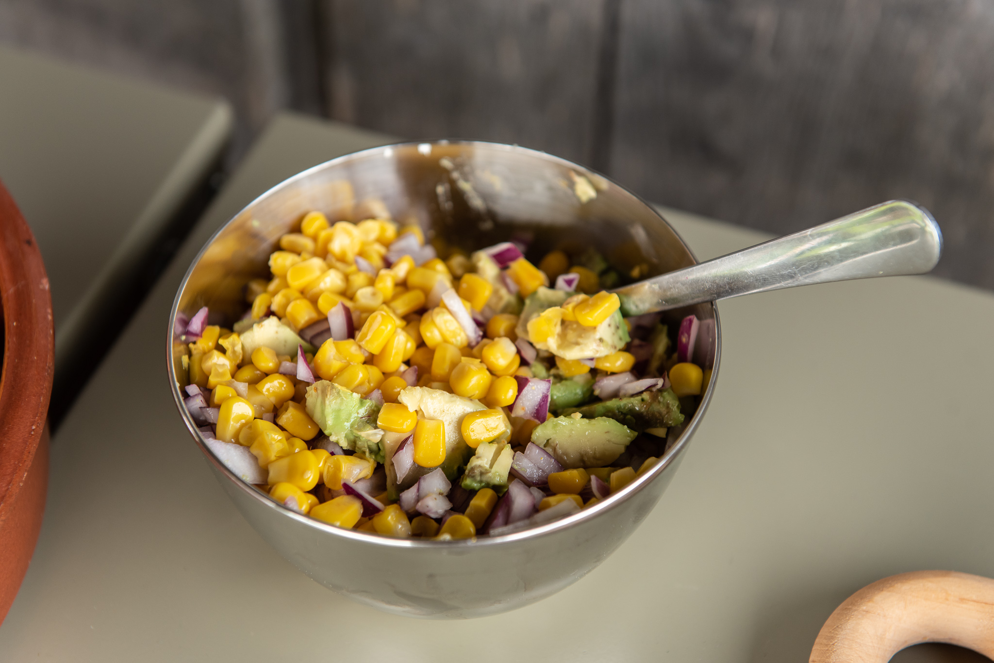 corn-onion-avocado-bowl-Weltevree