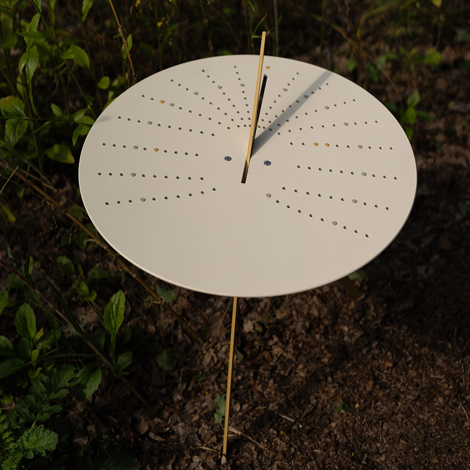 Weltevree-Sundial-Table