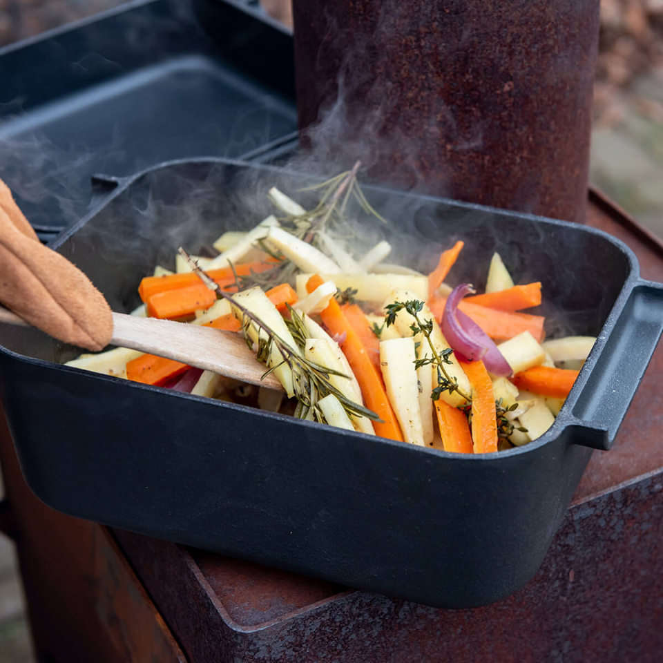 OUTDOOROVEN + OVEN DISH