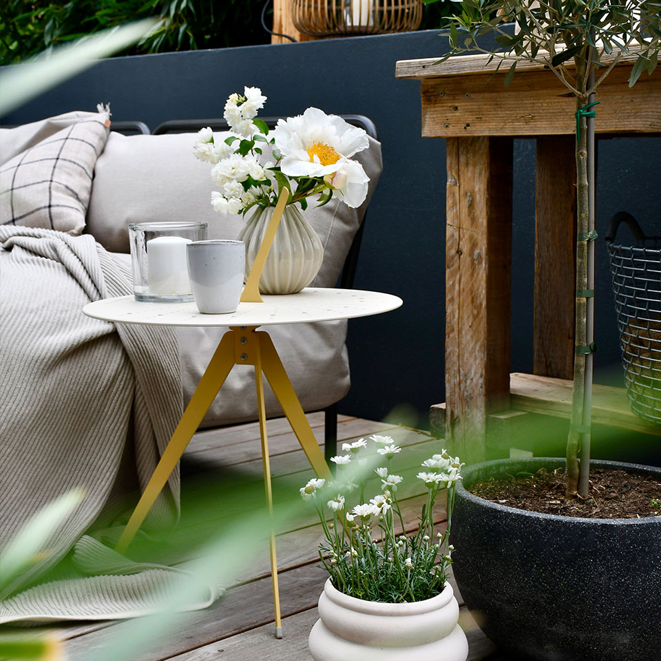 Weltevree-sundial-table-garden